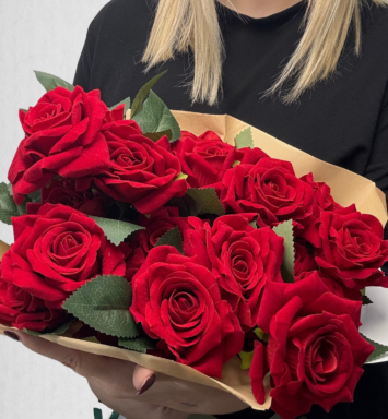 Vestacki buket ruza sa plisiranim laticama